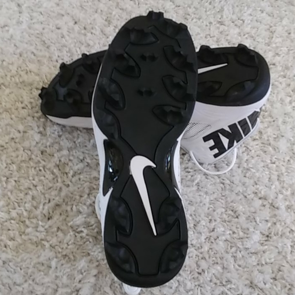 Nike Cleats - Picture 6 of 8